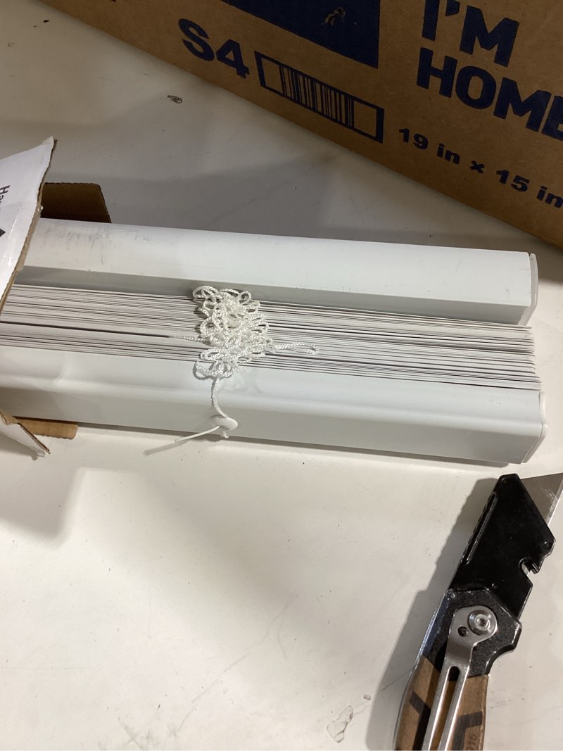 Condition photo showing Good Condition for project source light filtering 1-in slat width 34-in x 64-in cordless white vinyl light filtering mini-