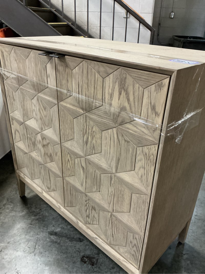 Condition photo showing Good Condition for holloway storage chest