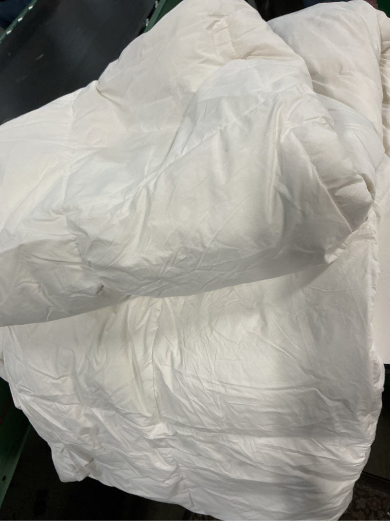 Condition photo showing As Is for full/queen comforter