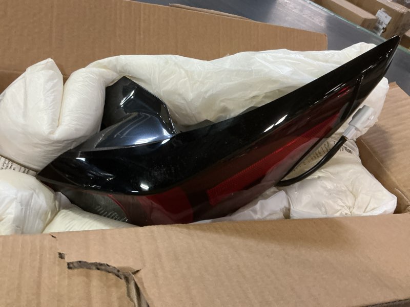 Condition photo showing Good Condition for huray right led outer tail light assembly fit for mazda cx-5 2022 2023 2024, rh taillight w/bulbs oe style rear brake lamp replacement for ma2805138 passenger side rh(passenger side)