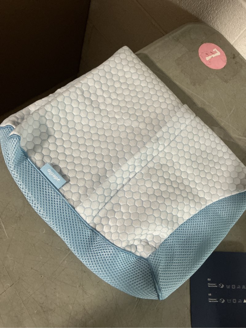 Condition photo showing New/Like New for derila cooling pillowcase optimal temperature control for your memory foam pillow for perfect sleep. quality material white pillow cover