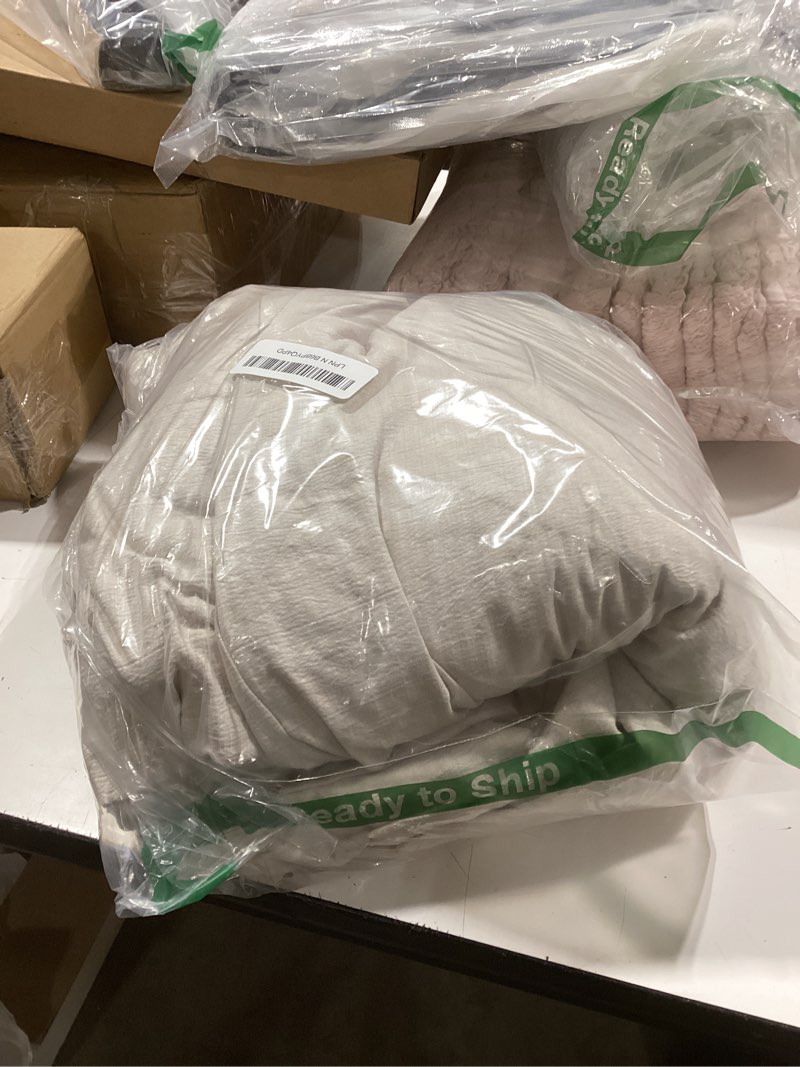 Condition photo showing New/Like New for wdcozy beige king size jacquard duvet cover set with zipper closure, modern washed soft striped bedding, textured seersucker like cotton linen, 1 duvet cover and 2 pillow shams, no comforter beige (no comforter) king (104" x 90")