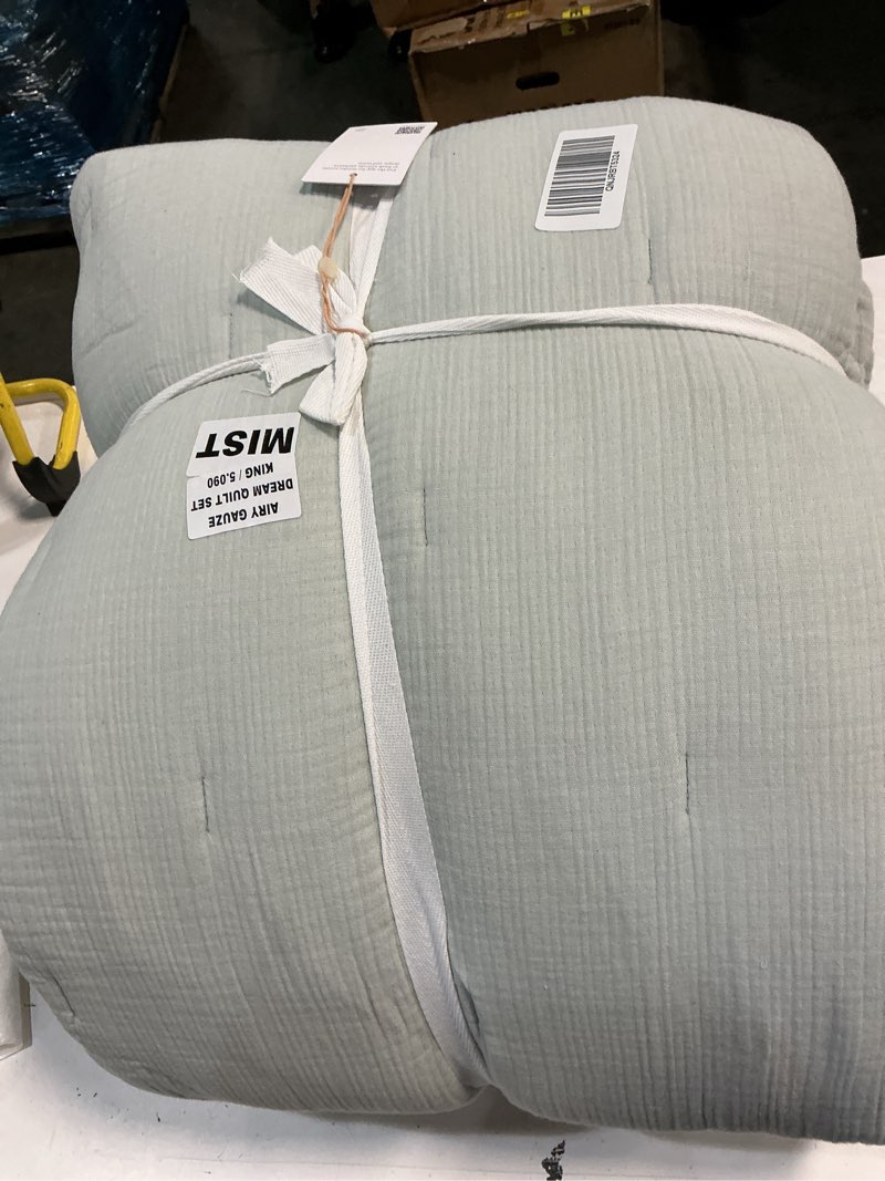 Condition photo showing Good Condition for quince organic airy gauze dream quilt set, king/cal king, mist