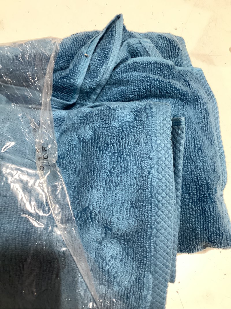 Condition photo showing Good Condition for amazon basics 2-piece quick-dry oversize bath towel, 100% cotton, 54" x 30", lake blue bath towel (pack of 2) 2 piece lake blue