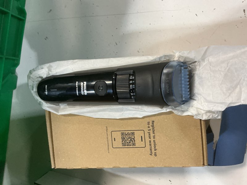 Condition photo showing As Is for norelco philips 100% waterproof beard trimmer 3000 series with self-sharpening blades, 40 adjustable beard trimmer length settings & two lift&trim combs, usb charging, bt3620/40 black bt3620/40