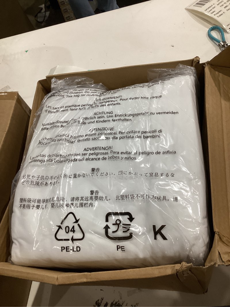 Condition photo showing Good Condition for Amazon Basics 4 Piece Bed Sheet Set, 100% Cotton Jersey, Includes Super Soft, Flat and Fitted Sheets, Pillowcase, King, White, Solid