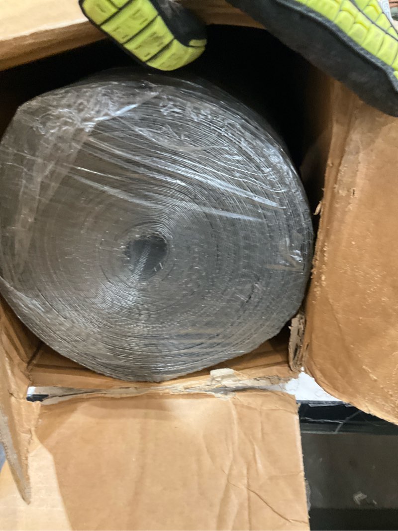 Condition photo showing Good Condition for chicken coup wire bundle