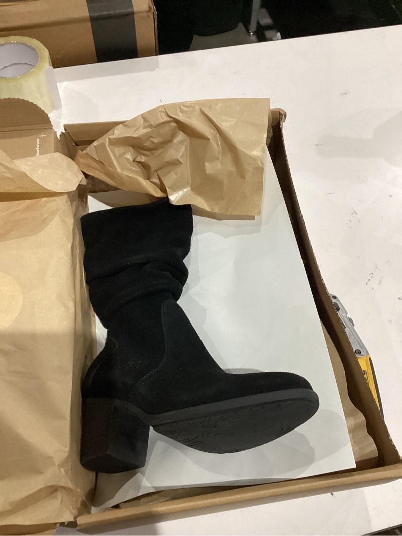 Condition photo showing As Is for Earth womens Vine 6.5 Black 001