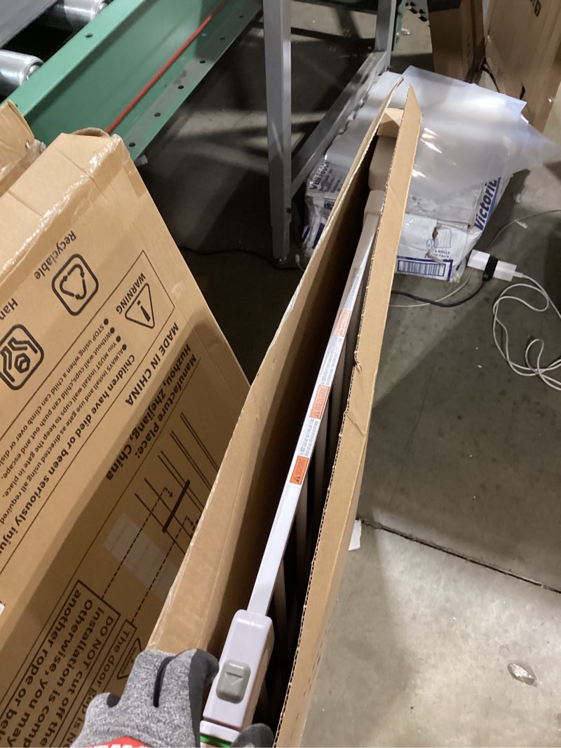 Condition photo showing Good Condition for safety 1st easy install walk thru baby gate for doorway with door, dog gates, fits 29"-38", easy install 28" tall, white 1-pack 29" to 38" wide x 28" tall white