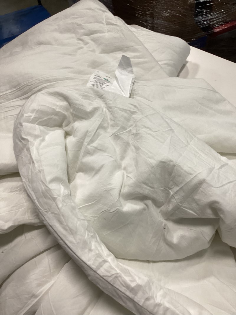 Condition photo showing New/Like New for Bedsure White Duvet Cover King Size - 3 Pieces Prewashed Cotton-Like Polyester Extra Soft Bedding Set, Includes 1 Duvet Cover 104x90 Inches with Zipper Closure & 2 Pillow Shams, Comforter Not Included 00 - White (No Comforter) King (104" x 90")