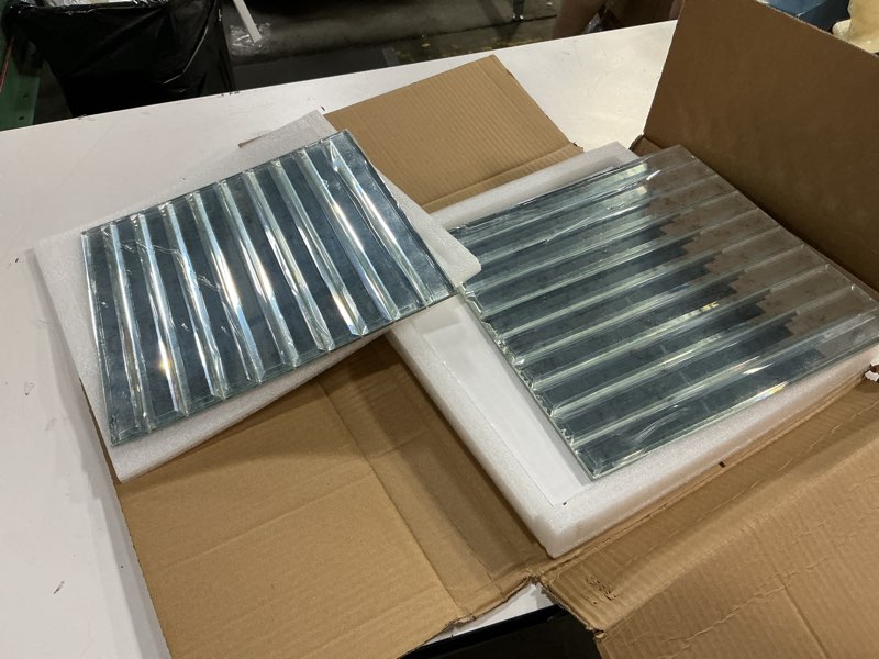 Condition photo showing New/Like New for peel stick glass sheets, 5pc