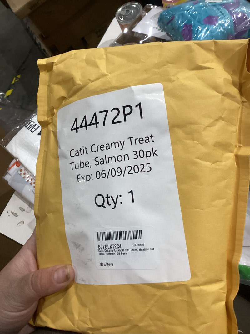 Condition photo showing New/Like New for catit creamy lickable cat treat, healthy cat treat, salmon, 30 pack salmon 0.5 ounce (pack of 30)