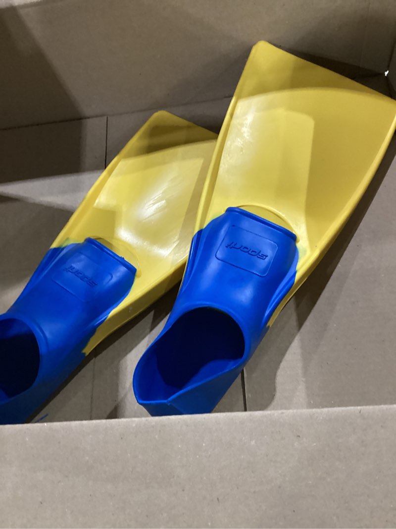 Condition photo showing Good Condition for sporti adult-kids swim fins for pool lap swimming - long floating fins for swimming & snorkeling - swim flippers for training youth 4-5 / w 6 yellow-blue