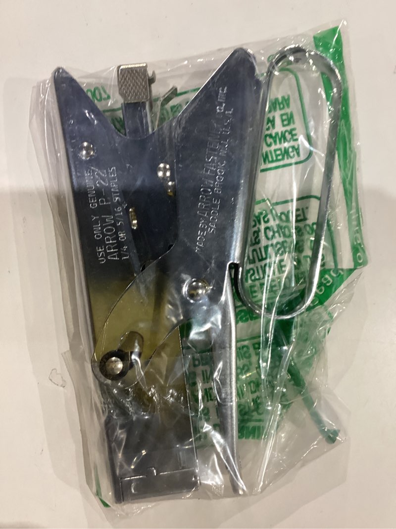 Condition photo showing As Is for Arrow P22 Heavy Duty Handheld Plier Stapler for Crafts, Office, and Insulation, Uses 1/4-Inch and 5/16-Inch Staples Medium Plier