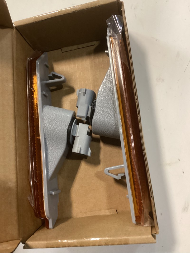 Condition photo showing New/Like New for amber lens front bumper side marker light assembly compatible with 2010-2015 chevrolet camaro replace gm2551197 gm2550197