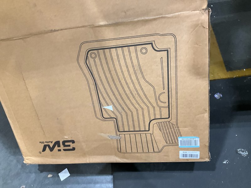 Condition photo showing New/Like New for Car carbet black