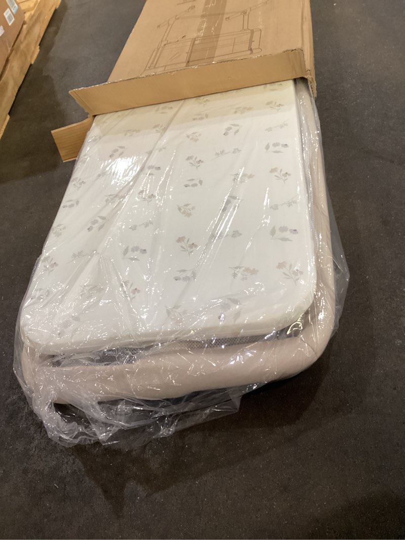 Condition photo showing Good Condition for Untitled Item