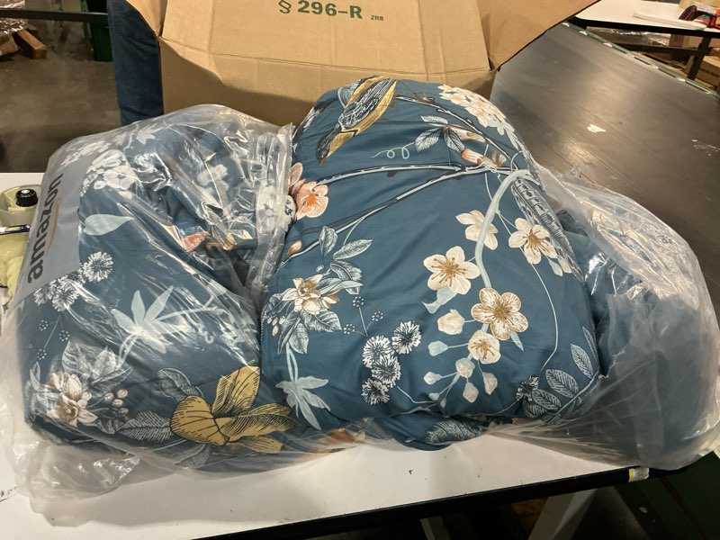 Condition photo showing Good Condition for Similar Cotton Floral Comforter Queen Size - 3PC Lightweight Bedding Sets with Ultra-Soft Alternative Fill, Luxurious Reversible Design with Vibrant Floral Pattern, Deep Slate Blue & White Options