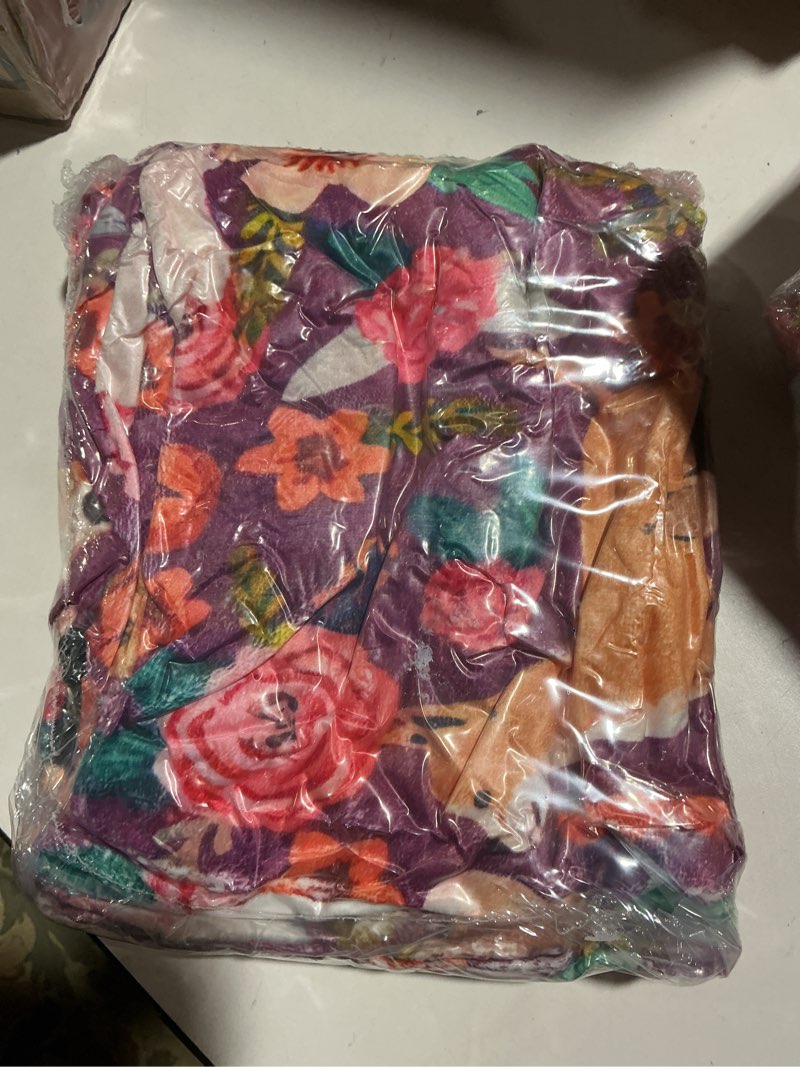 Condition photo showing New/Like New for Chihuahua Dog Breed Floral pet Gifts Perfect Present Pattern Flannel Throw Blanket Soft Cozy for Bed Sofa Couch Living Room Chair Travel Lightweight Blanket 60"x50" Style-3 60"x50"