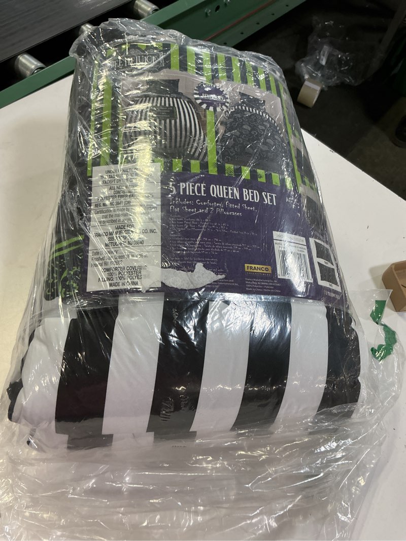 Condition photo showing New/Like New for Franco Collectibles Beetlejuice Halloween Striped Bedding 5 Piece Super Soft Reversible Comforter and Sheet Set, Queen, (Officially Licensed Product) Black & White - Beetlejuice 5 Piece Queen Size