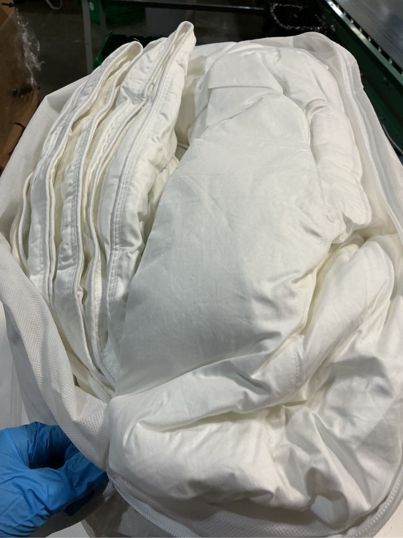 Condition photo showing Good Condition for quince all-season premium down alternative comforter, king/cal king, white