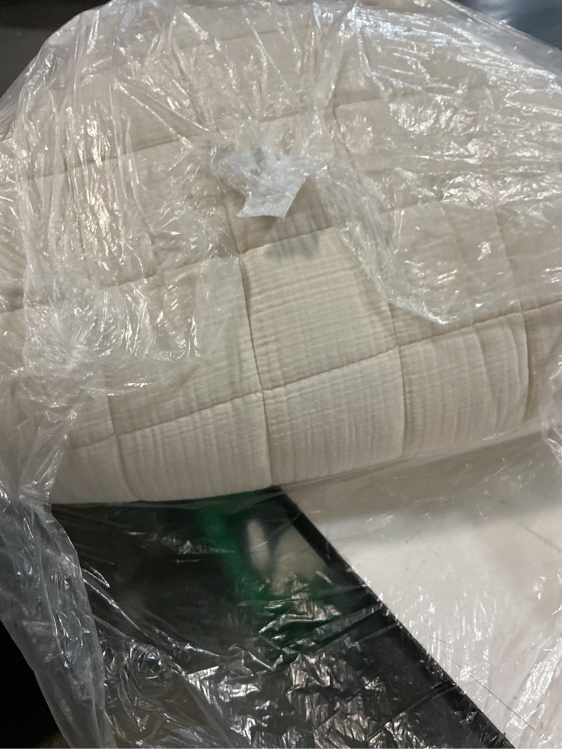 Condition photo showing Good Condition for organic cotton gauze box quilt set, king/cal king, undyed