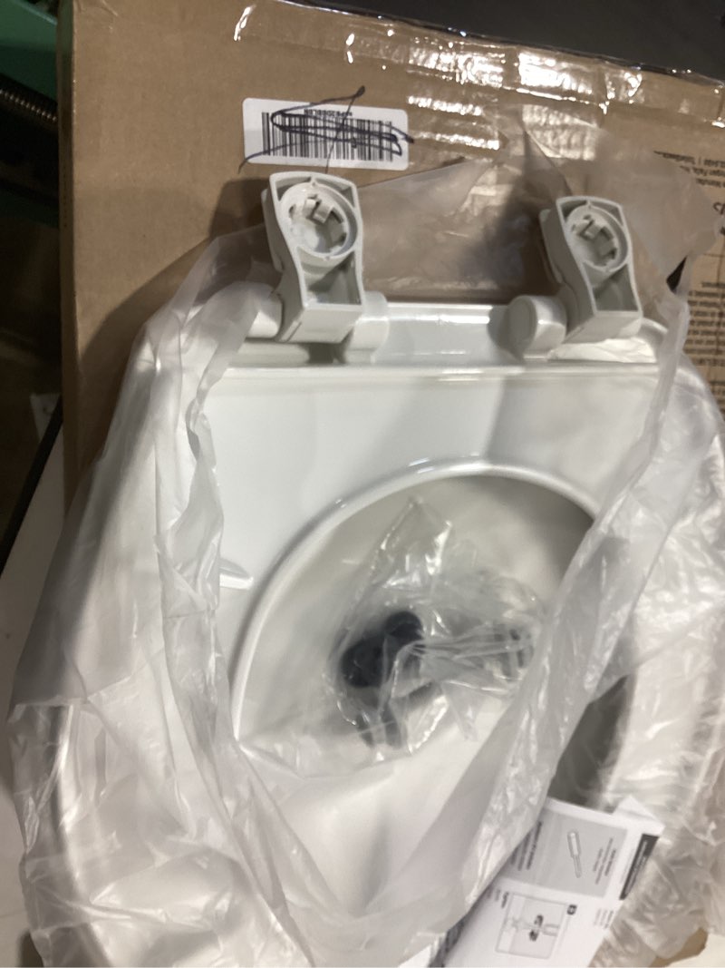 Condition photo showing Good Condition for bemis 730slec slow close toilet seat, easy clean hinges and durable plastic seat, made in usa, round, white round slow close
