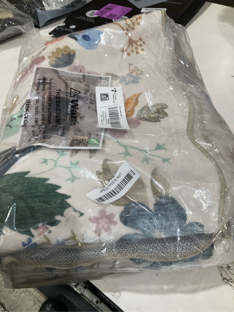 Condition photo showing Good Condition for 2x10 washable hallway runner rug: long floral scalloped soft runners for kitchen entry thin non slip bathroom nursery floor mat water resistant low pile 10ft carpet for living room bedroom(2x10,cream) 2' x 10' (rectangular) cream/floral