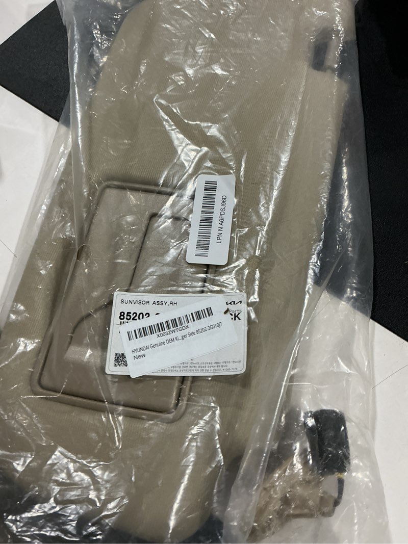 Condition photo showing Good Condition for genuine sun visor w/makeup mirror left side for hyundai elantra md 2011-2015 genuine oem replacement