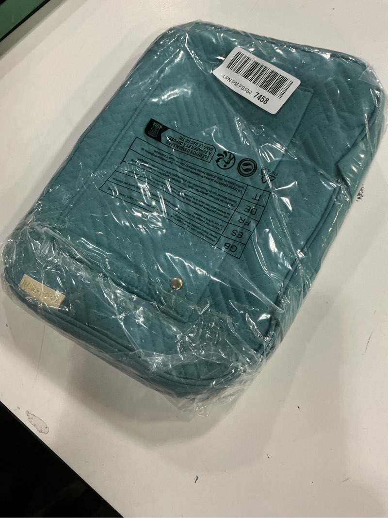 Condition photo showing Good Condition for BAGSMART Toiletry Bag Travel Bag with Hanging Hook, Water-resistant Makeup Cosmetic Bag Travel Organizer for Accessories, Shampoo, Full Sized Container, Toiletries?Large-Teal Large Teal