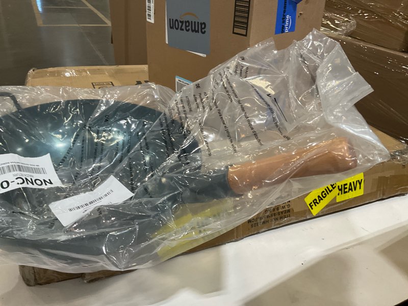 Condition photo showing As Is for Yusukata pot