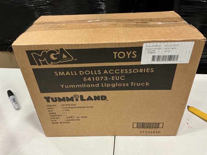 Condition photo showing New/Like New for yummiland lipgloss truck with diy yummiland lip gloss kit, ages 4+