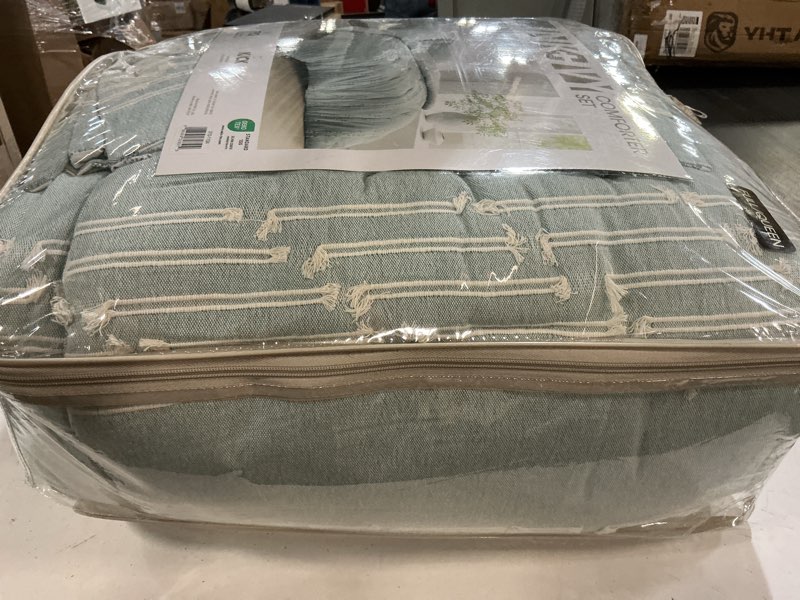 Condition photo showing Good Condition for ink+ivy 100% cotton comforter set trendy stripe textured design, modern down alternative, all season cozy bedding with matching shams, full/queen, aqua reversable stripes kara aqua full/queen comforter set