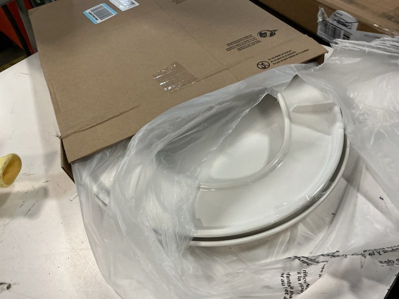 Condition photo showing Good Condition for bemis 730slec slow close toilet seat, easy clean hinges and durable plastic seat, made in usa, round, white round slow close