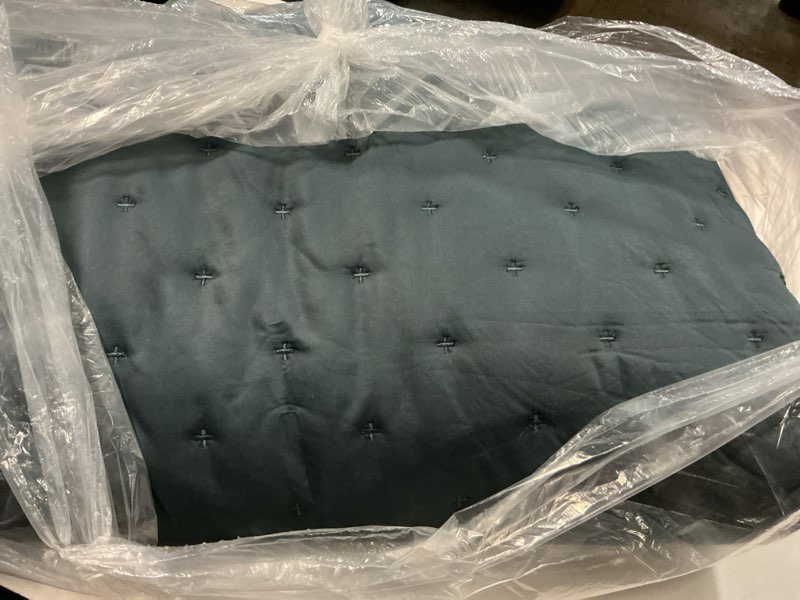 Condition photo showing Good Condition for bamboo dream quilt, king size nightfall