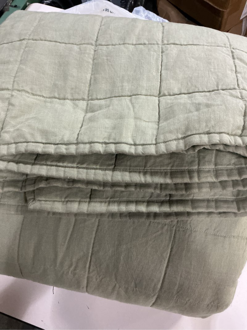 Condition photo showing Good Condition for quince, european linen box quilt / willowleaf / full/queen