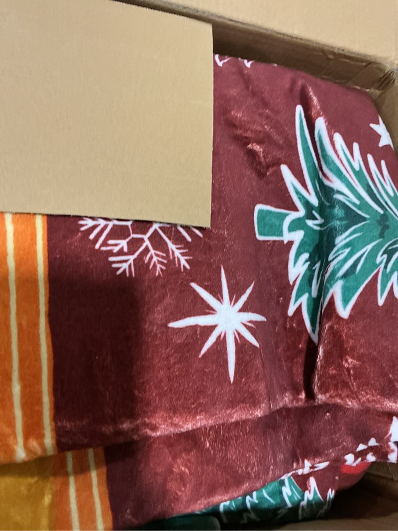 Condition photo showing Good Condition for GarveeHome 2x3 Christmas Rug for Entryway Non Slip, Christmas Tree and Snowflake Print Kitchen Rugs Washable Area Rug, Low Pile Soft Red Holiday Decor Small Carpet for Entrance Indoor Christmas Red 2' x 3' (Rectangular)