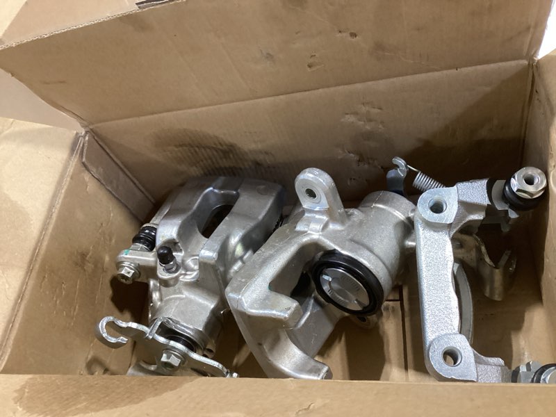 Condition photo showing Good Condition for rear brake caliper set right + left assembly w/bracket 19b3796 19b3797 compatible for toyota matrix corolla vibe 1.8l 2.4l 2009-2019 (set of 2)