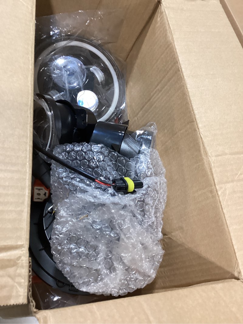 Condition photo showing Good Condition for 7 inch headlights 4 inch fog lights compatible with wrangler jk 2007-2017 wrangler lj 2004-2006 wrangler tj 1997-2006 grand cherokee 2011-2013 h1 1992-2006 h2 2003-2009 h3 2006-2010 w/drl