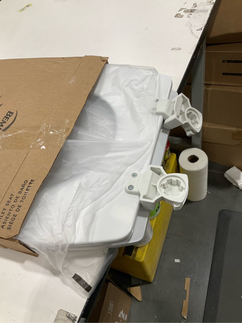 Condition photo showing Good Condition for Bemis 1500EC 390 Lift-Off Wood Elongated Toilet Seat, Cotton White (Pack of 1)