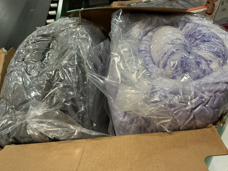 Condition photo showing Good Condition for ChiXpace Dual Layer 5 Inch Memory Foam Mattress Topper King - 2 Inch Gel Memory Foam and 3 Inch Pill