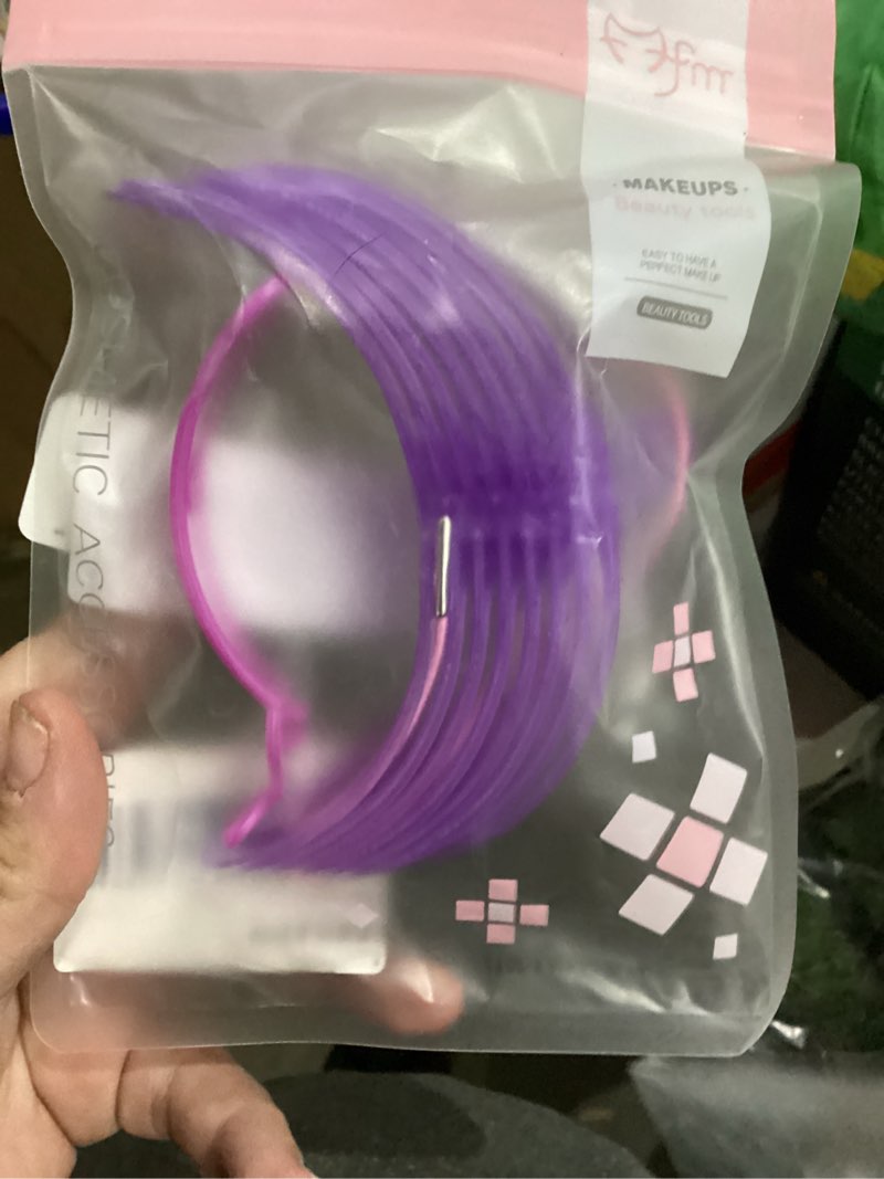 Condition photo showing New/Like New for Eyebrow Stencils, Eyebrow Template, Eyebrow Shaping Kit,8 Styles Reusable Eyebrow Stencil with Handle and Strap, Washable