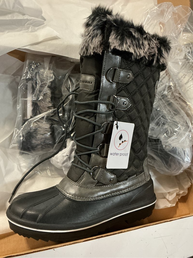 Condition photo showing New/Like New for pizz annu snow/winter boots size 9 nwt black, waterproof