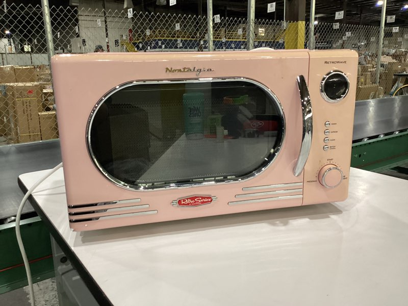 nostalgia nrmo11pk6a 1000 watt power retro countertop microwave oven easy to clean with removable gl