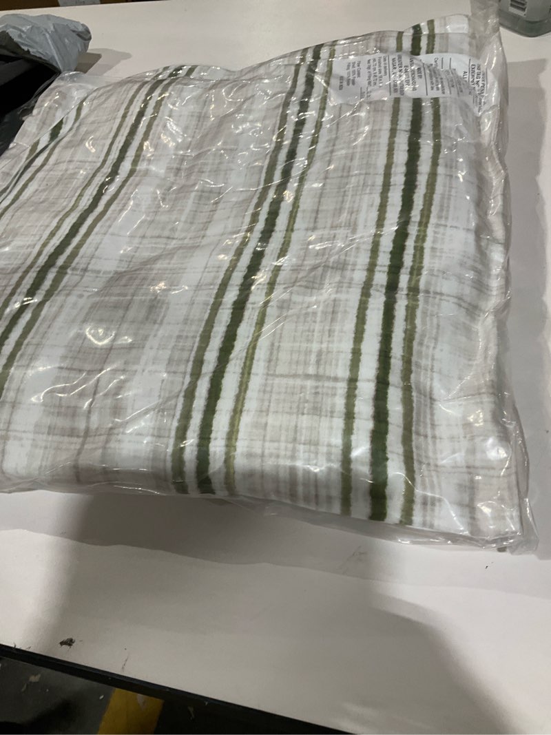 Condition photo showing New/Like New for Americanflat 18x18 Throw Pillow with Sewn-in Insert - All-in-One Decorative Pillows - No Cover Needed - Soft and Durable Cushion for Bed or Sofa - Polyester - Green and White 18x18 Green and White