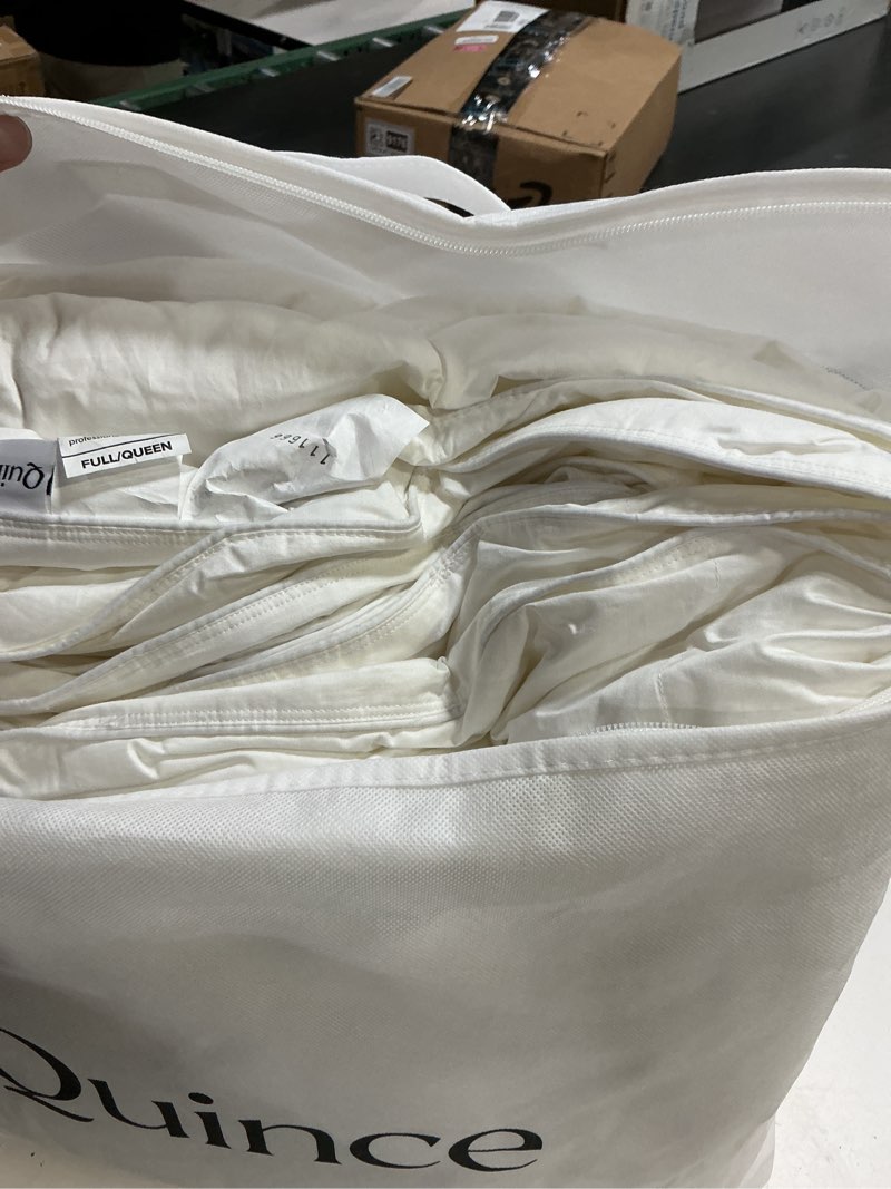 Condition photo showing New/Like New for quince premium down alternative comforter full/queen lightweight premium microgel white