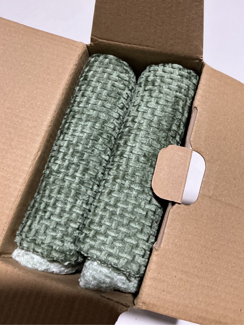Condition photo showing Good Condition for MIULEE Pack of 4 Couch Throw Pillow Covers 18x18 Inch Green Soft Decorative Chenille Pillow Covers Farmhouse Accent Cushion Covers for Boho Spring Home Decor Sofa Bedroom Living Room 18" x 18" (Pack of 4) Green
