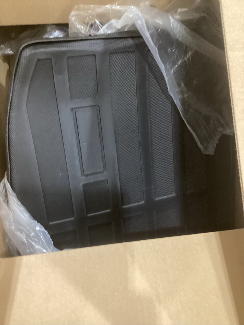 Condition photo showing Good Condition for amazon basics universal fit rubber carpet floor mats for car suv van & truck, 4 count (pack of 1), black, 25"l x 17.5"w (front), 13"l x 17.5"w(rear)