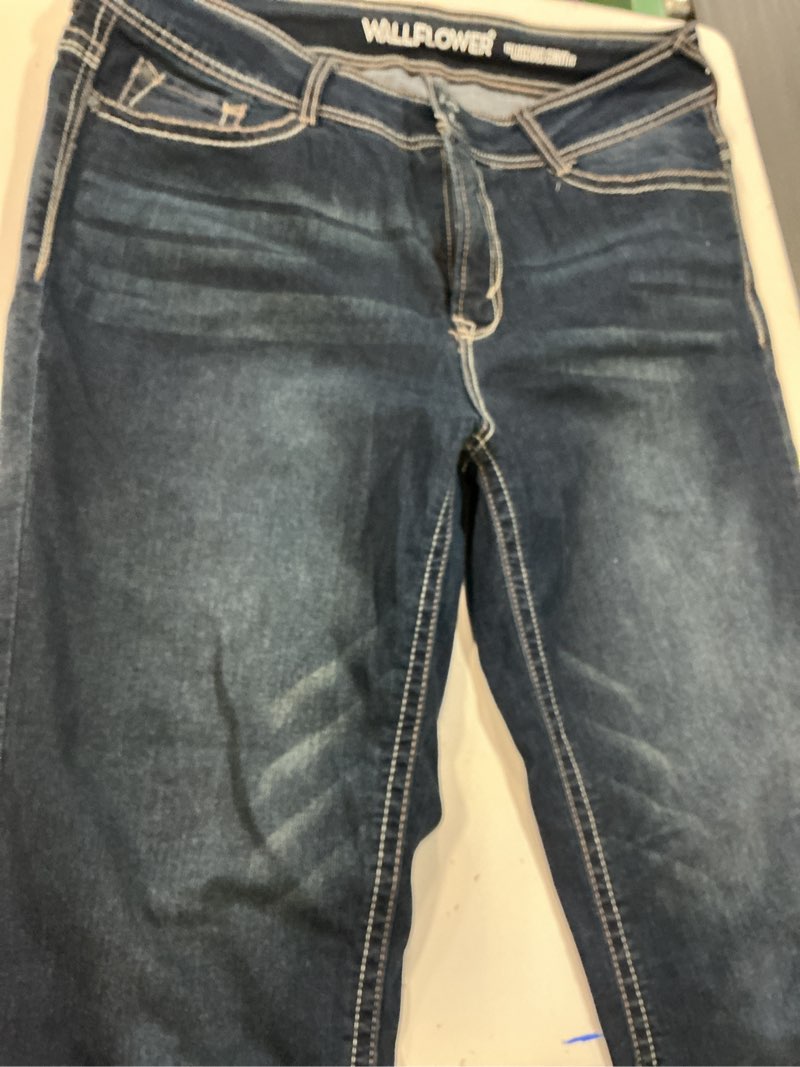 Condition photo showing Good Condition for wallflower luscious curvy bootcut jeans for women, mid-rise insta stretch denim, size-inclusive juniors jeans plus size 14 plus short betsy