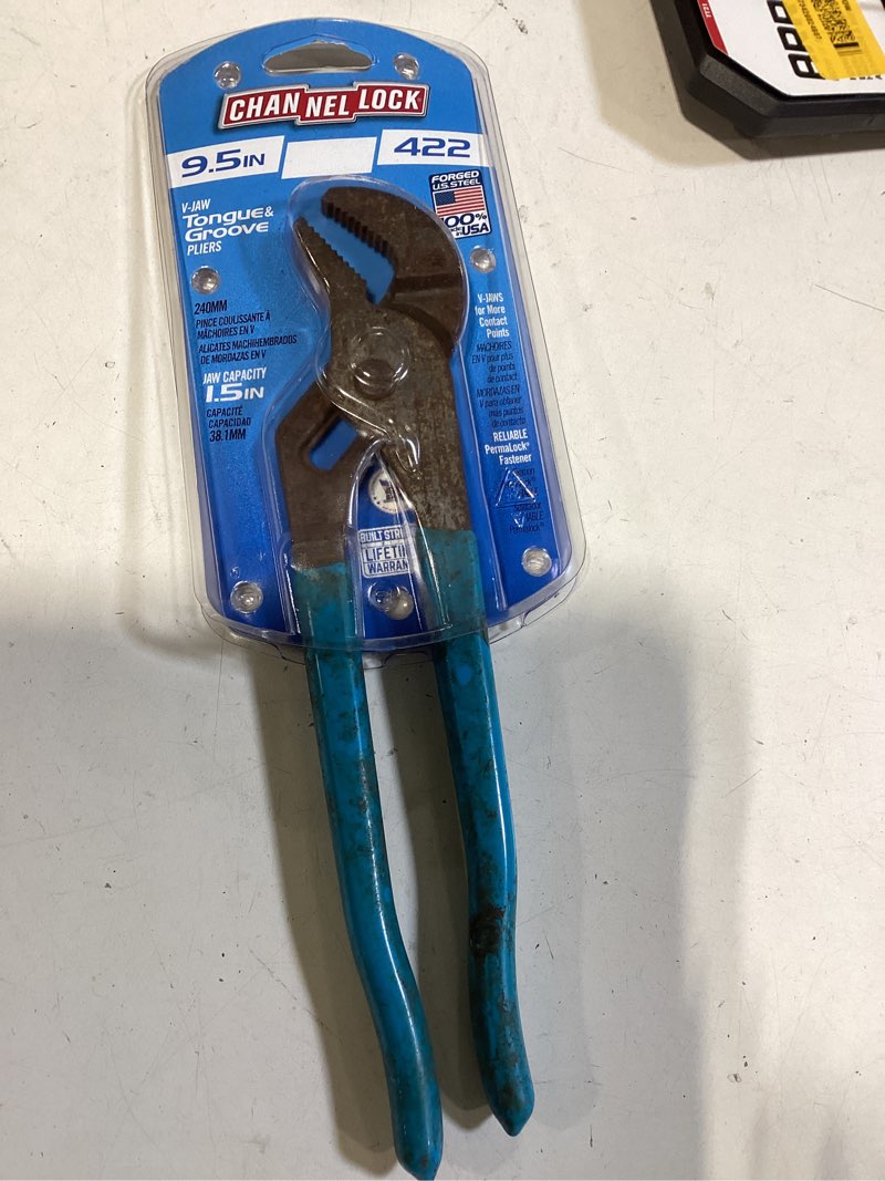 Condition photo showing Good Condition for 9-1/2 in. v-jaw tongue and groove pliers